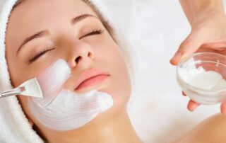 eduta di pulizia viso classica nel nostro studio estetico a Lugano: un trattamento professionale per esfoliare delicatamente, estrarre le impurità e rigenerare profondamente la pelle del viso